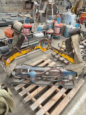 une machine posée sur une palette