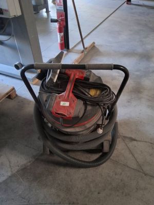 une image d'un aspirateur dans un garage