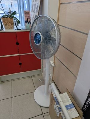 Trois ventilateurs. On y joint un radiateur électrique. - Photo 1