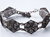 bracelet en filigrane d'argent orné de fleurs en filigrane et d'une chaîne