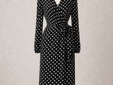 une robe à pois noirs et blancs sur un mannequin, un mannequin, un mannequin, un mannequin, un mannequin, un mannequin, un mannequin, un mannequin, un mannequin, un mannequin, un mannequin, un mannequin, un mannequin, un mannequin, un mannequin, un mannequin, un mannequin, un mannequin, un mannequin, un mannequin, un mannequin, un mannequin, un mannequin, un mannequin, un mannequin, un mannequin, un mannequin, un mannequin, un mannequin, un mannequin, un mannequin, un mannequin, un mannequin, un mannequin, un