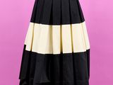robe à rayures noires et blanches sur un mannequin, mannequin, mannequin, mannequin, mannequin, mannequin, mannequin, mannequin, mannequin, mannequin