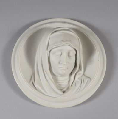 Médaillon en biscuit représentant la Vierge.