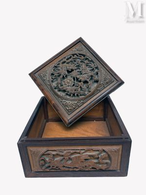 une image représentant une boîte en bois ornée d'un motif sculpté