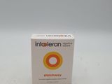une boîte blanche sur laquelle figure un logo orange et jaune