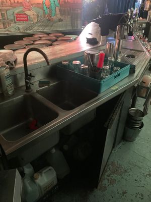 meuble arrière-bar inox avec plonge 2 cuveaux, tireuse 5 b…