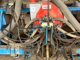 a picture of a machine that is sitting in a garage