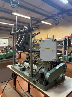 a machine that is sitting on a table in a room