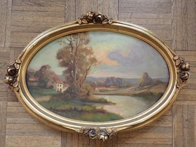 une image d'un tableau sur le mur d'une maison
