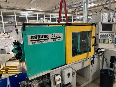 une machine placée au milieu d'une pièce