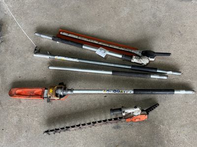 Plusieurs types d'outils sont disposés par terre