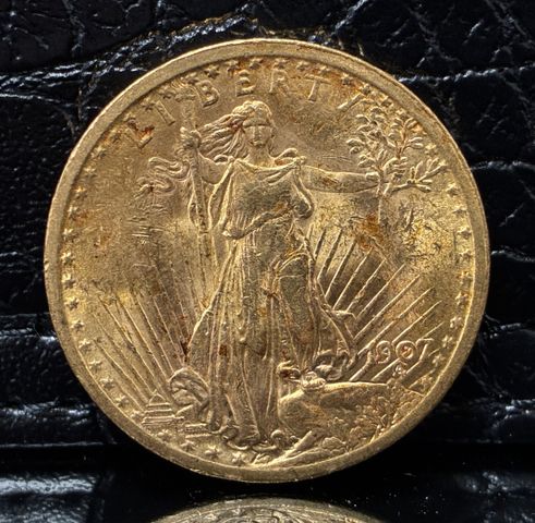 Une pièce de monnaie à valeur faciale de vingt dollars Saint Gaud...