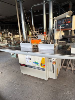 une machine placée au milieu d'une pièce