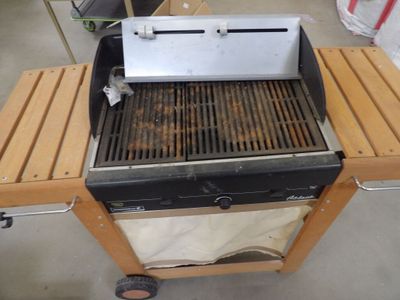 a grill that is sitting on a table in a room