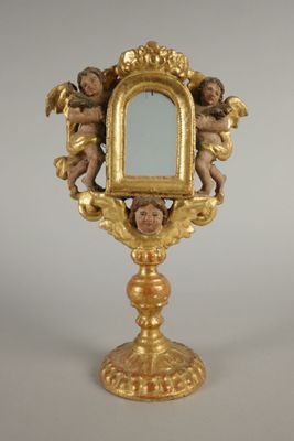 Monstrance reliquaire en bois sculpté doré et peint, le reli…