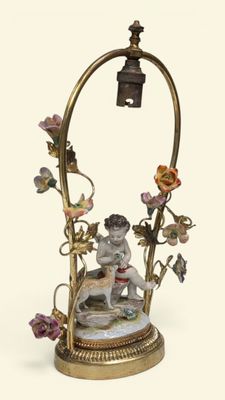 a figurine of a cat sitting on a table