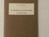 la couverture d'un livre sur laquelle est collé un autocollant