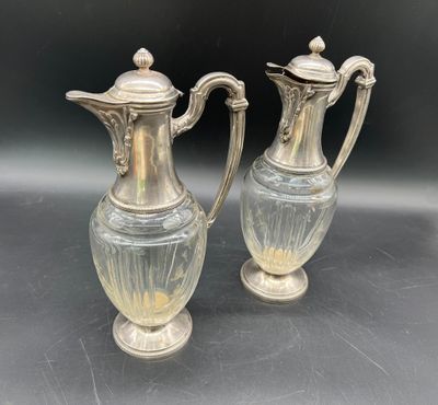 paire de vases anciens en verre argenté, munis d'anses