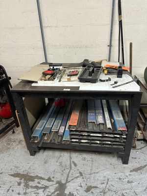 table de marbrage avec petit stock de files de forme de découpe - Photo 1