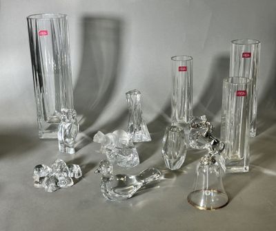 a lot of glass vases that are sitting on a table