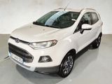 La Ford Eco-Pace blanche est garée dans le garage.