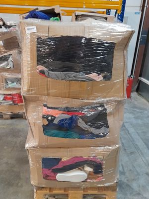 LOT DE SOLDERIE DONT VETEMENTS + CHAUSSURES + LINGE DE BAIN + QUELQEUS - Photo 1