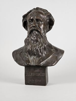un buste en bronze représentant un homme barbu coiffé d'un chapeau