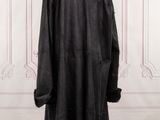 the back view of a black coat on a mannequin mannequin mannequin mannequin mannequin mannequin mannequin manne