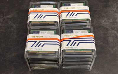 de nombreuses cartes mémoire empilées les unes sur les autres