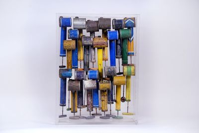 ARMAN (1928-2005) Fly Tox . Assemblage de bombes métaliques …