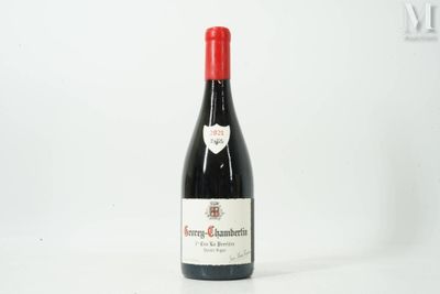 une bouteille de vin posée sur une table