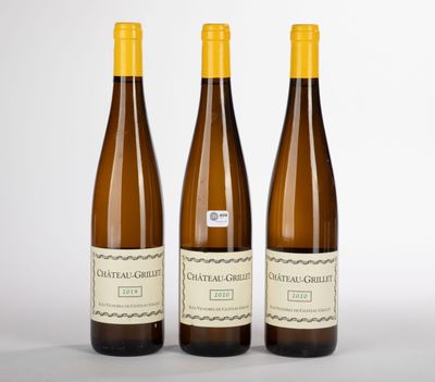 trois bouteilles de vin posées l'une à côté de l'autre sur une table