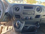 une photo du tableau de bord d'un camion avec un volant