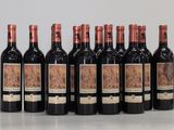 six bouteilles de vin sont alignées sur une table