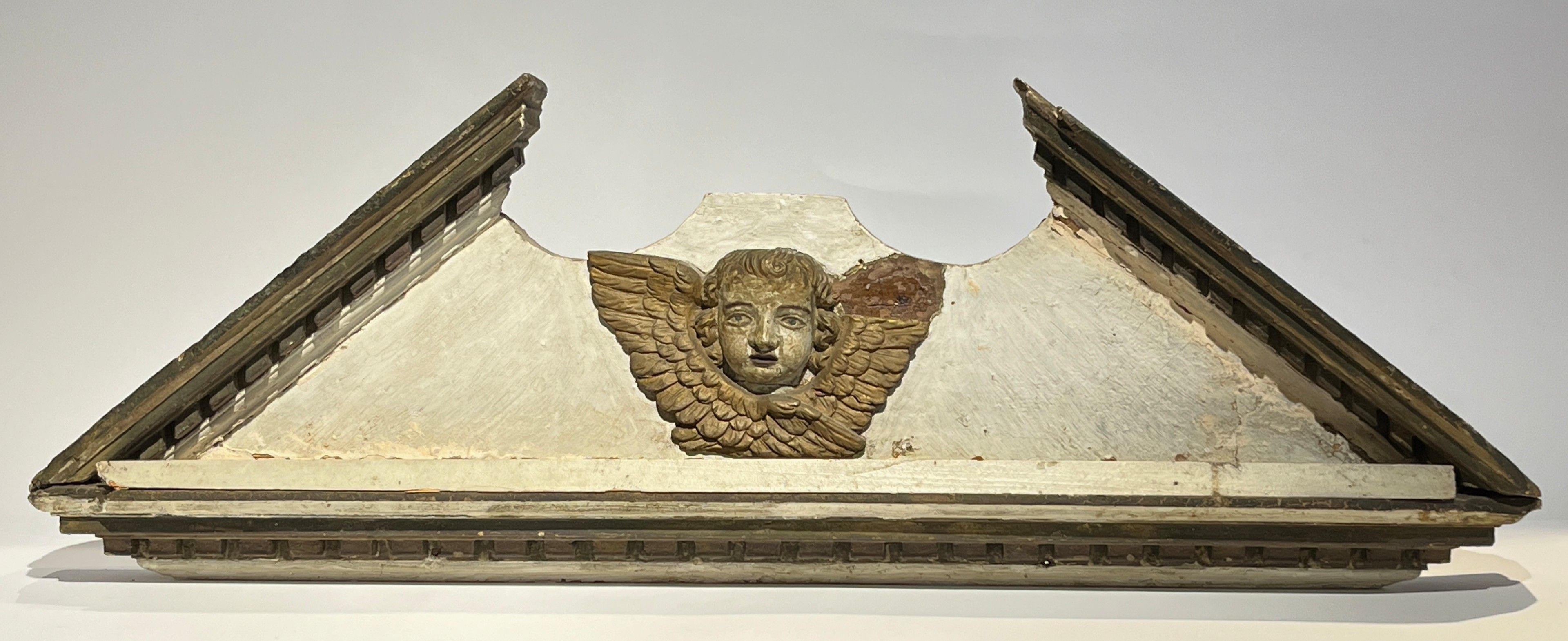 Dessus de porte de boiserie figurant une tête d'angelot et f…