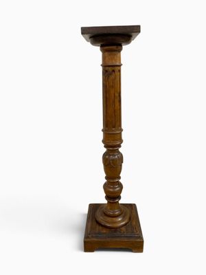 an image of a wooden pedestal with a wooden top