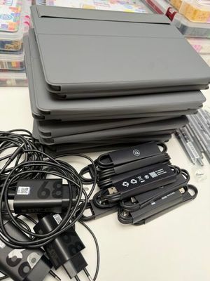a pile of electronics that is sitting on a table