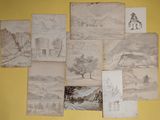 une série de dessins accrochés au mur d'une pièce
