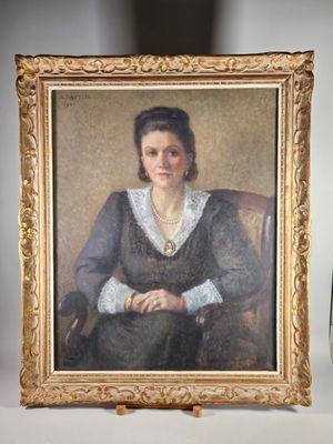 un tableau représentant une femme assise sur une chaise à côté d'un vase