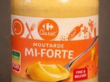 un pot de nourriture posé sur une table