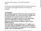 un gros plan sur du texte sur fond blanc, accompagné d'une image en noir et blanc