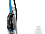 un aspirateur et une bouteille de produit nettoyant sur fond blanc