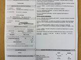 une feuille de papier posée sur une table