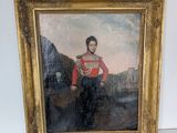 un vieux tableau représentant un homme en uniforme rouge, dans un cadre doré