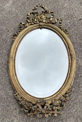un miroir posé par terre