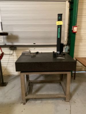 une image d'un établi dans un garage