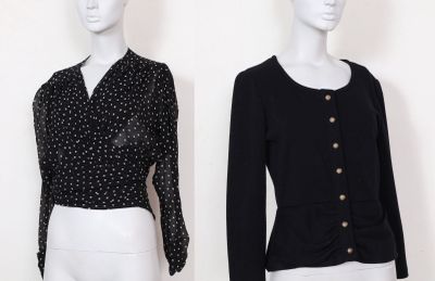 paire de mannequins portant des blouses à pois noirs et blancs