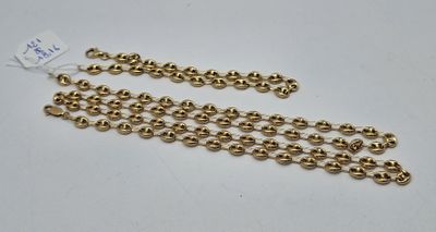 une paire de bracelets à chaîne à maillons ronds plaqués or
