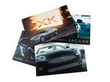trois cartes postales sur lesquelles figure une photo d'une voiture de sport