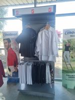 Mobilier de magasins (hors contenu) comprenant environ 9 por… (photo 3)